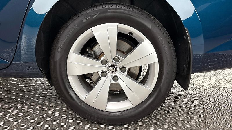 Škoda Superb 2.0 TDI DSG Style - fotka 19 z 28