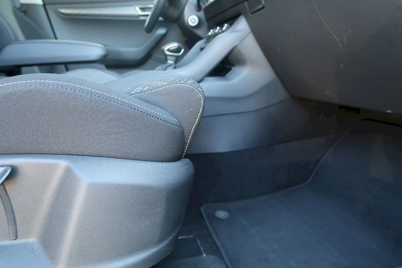Škoda Karoq (2025) Top Selection 1,5 TSi/110 kW D - fotka 13 z 33