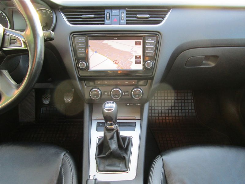 Škoda Octavia Combi 1.6TDi Greenline, Bi-xen - fotka 13 z 56