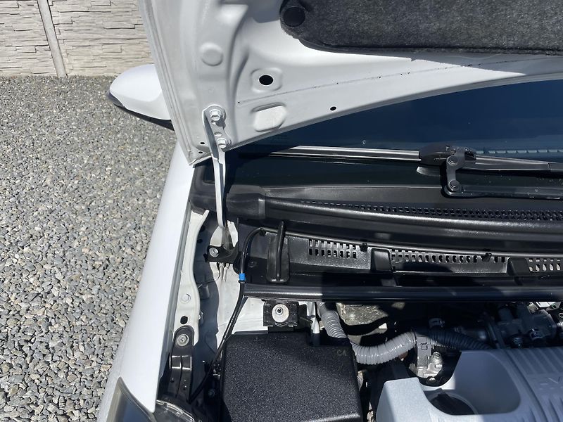 Toyota Yaris 1.5i 16v HYBRID 142TKM TOP 1A! - fotka 69 z 169