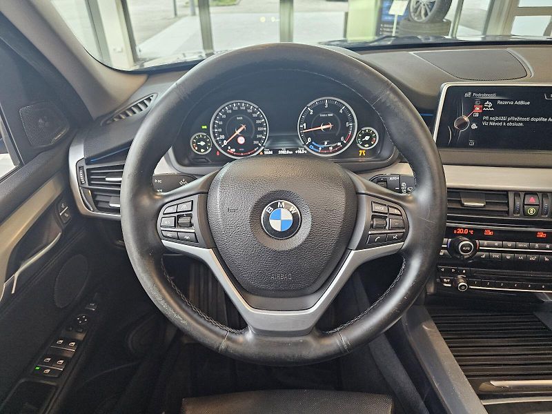 BMW X5 xDrive30d - fotka 17 z 23