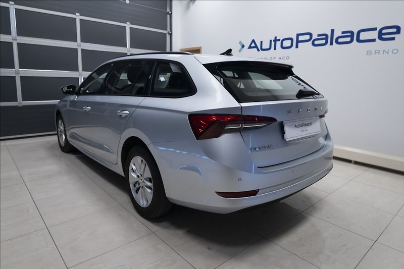 Škoda Octavia 2,0 TDI 1. MAJ ČR VÝHŘEV DPH - fotka 6 z 42