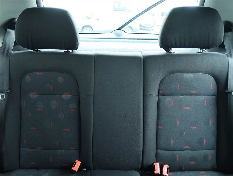 Škoda Fabia (2004) 1.2, nová STK, jezdí výborně - fotka 10 z 15