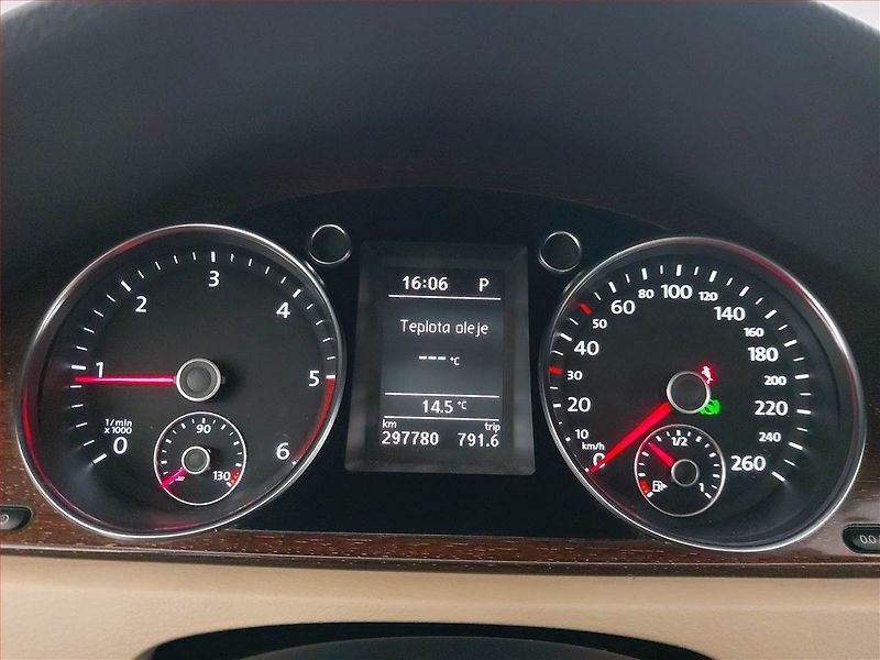 Volkswagen Passat (2013) Highline 2.0 TDI, Automat - fotka 11 z 23
