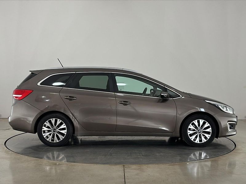 Kia Ceed Exclusive DCT - fotka 16 z 27