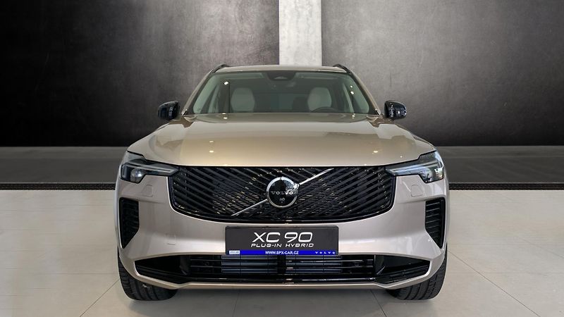 Volvo XC90 (2025) PLUS DARK, T8 AWD, 228+107 kW - fotka 2 z 15