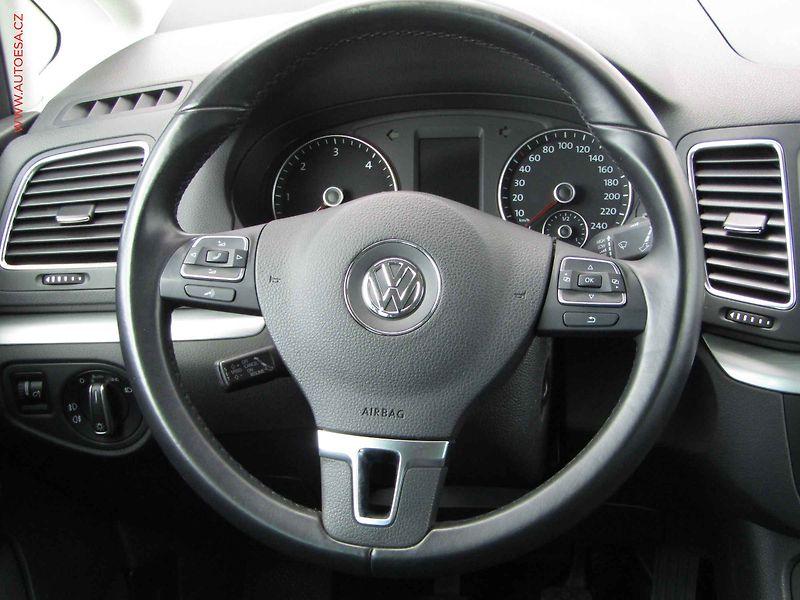 Volkswagen Sharan (2014) 2.0TDi, ČR, AC, xenon, park - fotka 16 z 25