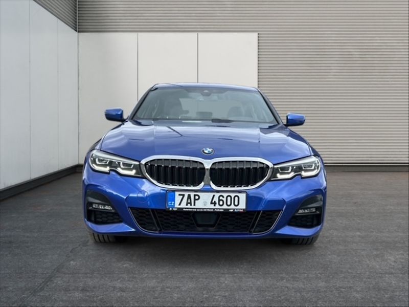 BMW Řada 3 2,0 320d xDrive M Sport AT - fotka 2 z 11
