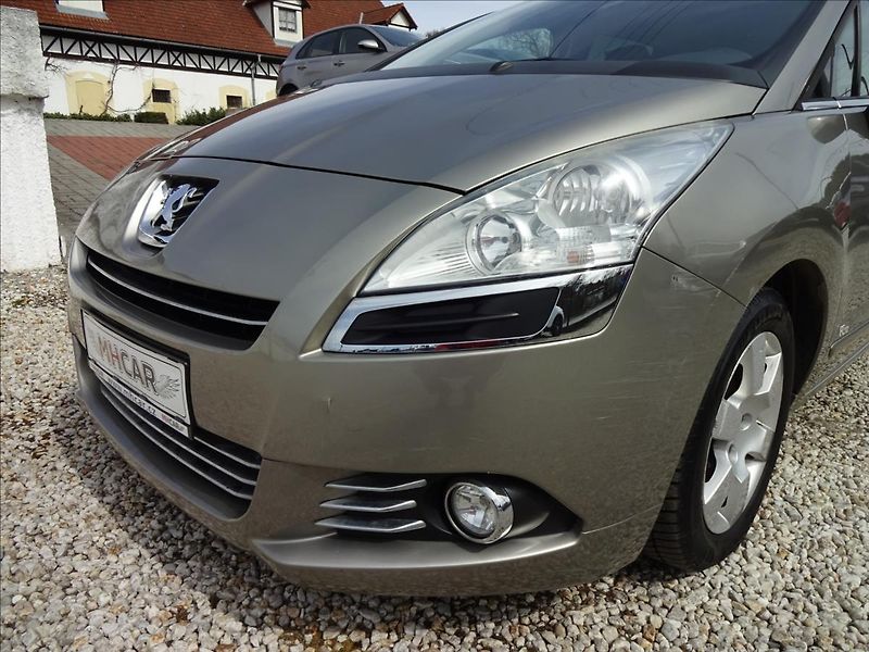 Peugeot 5008 1.6THP 115 kW - fotka 12 z 44