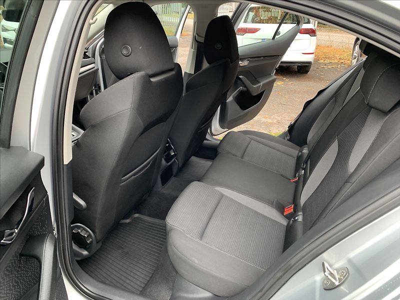 Škoda Octavia 1,0 TSI DSG,ČR,1.MAJ,SERVISKA - fotka 15 z 17