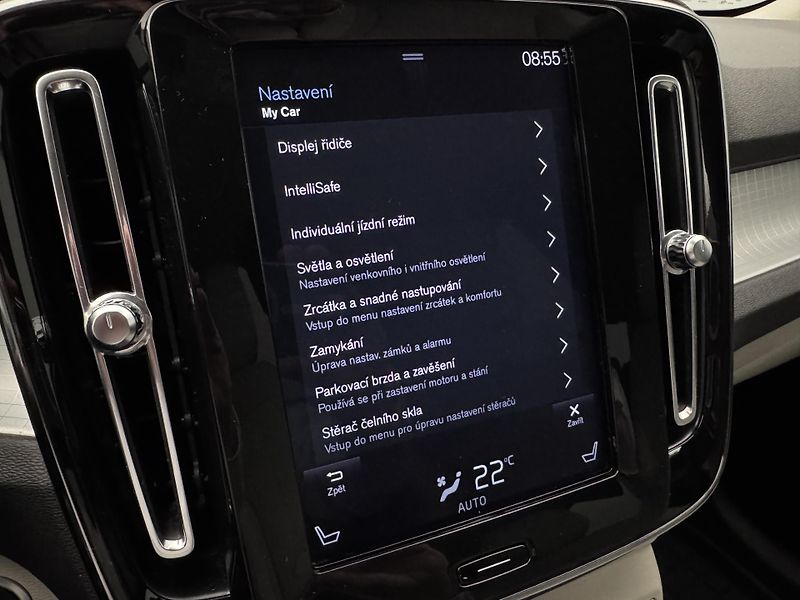 Volvo XC40 T3 MOMENTUM REZERVACE - fotka 36 z 47