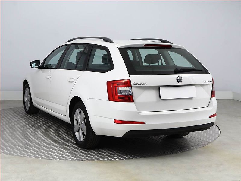 Škoda Octavia (2014) Elegance 1.6 TDI, Serv.kniha - fotka 4 z 14