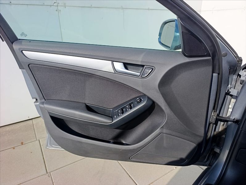 Audi A4 Avant 2,0 TDi Quattro Aut. Kli - fotka 12 z 30