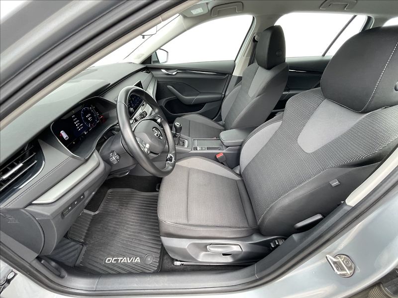Škoda Octavia 2,0 TDI Combi Ambition Plus - fotka 4 z 23