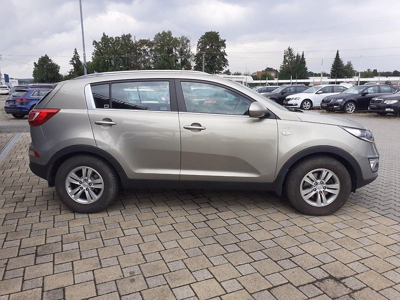 Kia Sportage (2011) 2.0 GDi 4x4 ČR - fotka 3 z 32