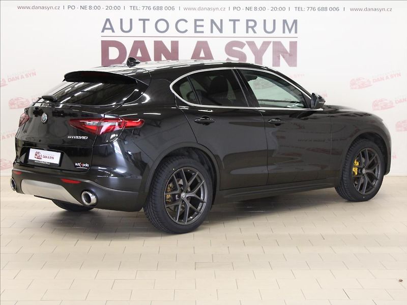 Alfa Romeo Stelvio 2,0 TBi 280k Q4 Kůže Led - fotka 4 z 33