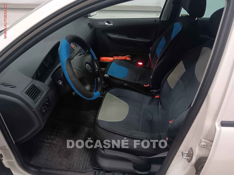 Škoda Fabia (2007) 1.4 TDi, ČR, AC, park.asist - fotka 3 z 3