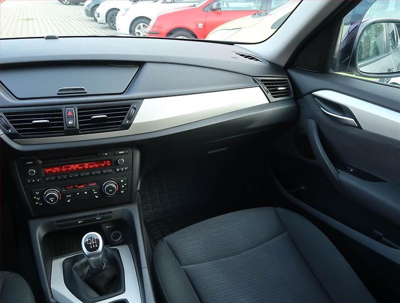 BMW X1 (2011) sDrive18d, Park. senzory - fotka 8 z 15