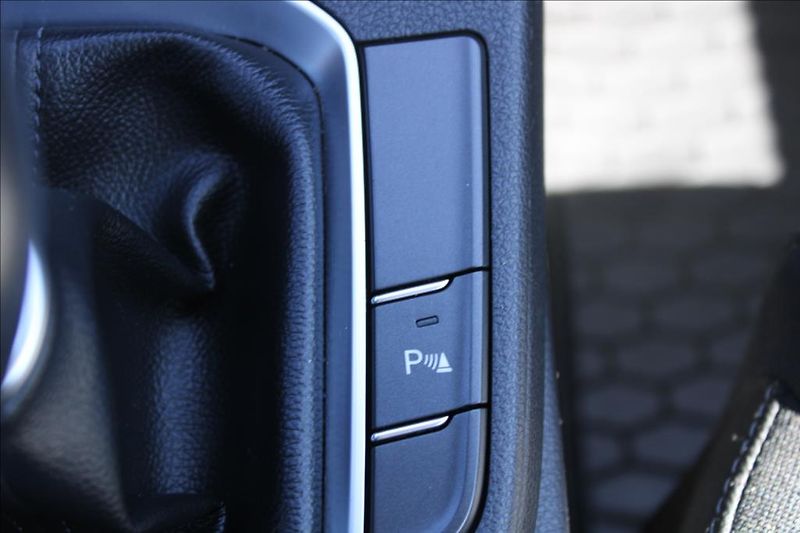 Hyundai i30 1,0 T-GDI  COMFORT, DPH, ČR - fotka 20 z 35