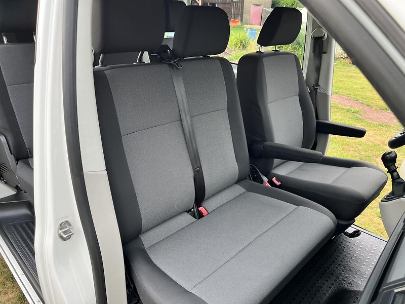 Volkswagen Transporter 2.0TDI 75KW,9MÍST,TZ,KLIMA,1MA - fotka 19 z 37