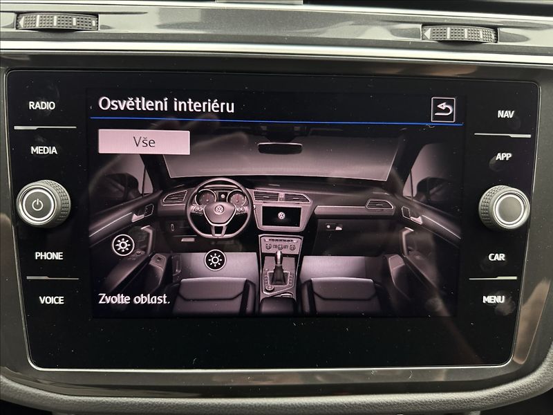 Volkswagen Tiguan 1,5 TSi DSG HUD KAMERA TAŽNÉ - fotka 25 z 50