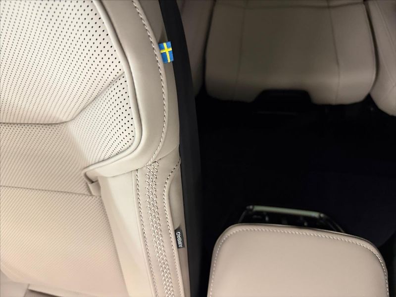 Volvo EX90 (2026) 0,0 Twin Mot Perf Ultra 2117 - fotka 16 z 16