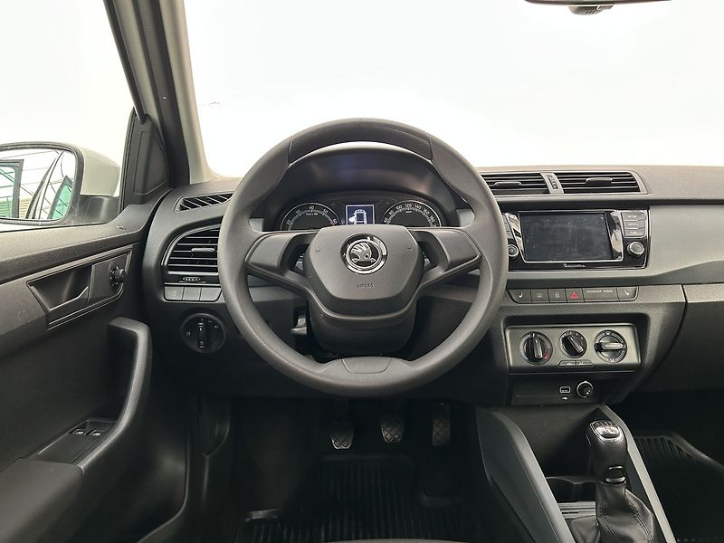 Škoda Fabia 1.0 TSI Active - fotka 21 z 25