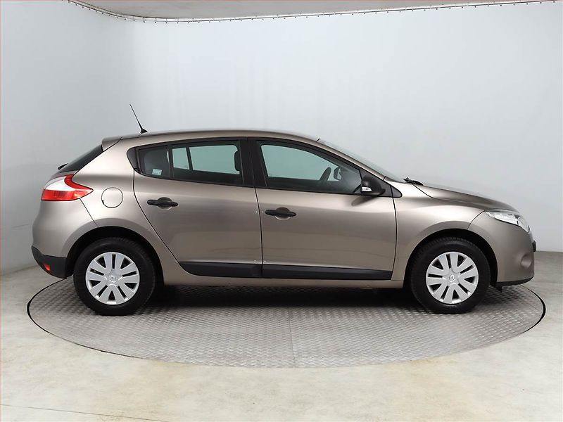 Renault Mégane (2011) 1.6 16V, Serv.kniha, Tempomat - fotka 6 z 14