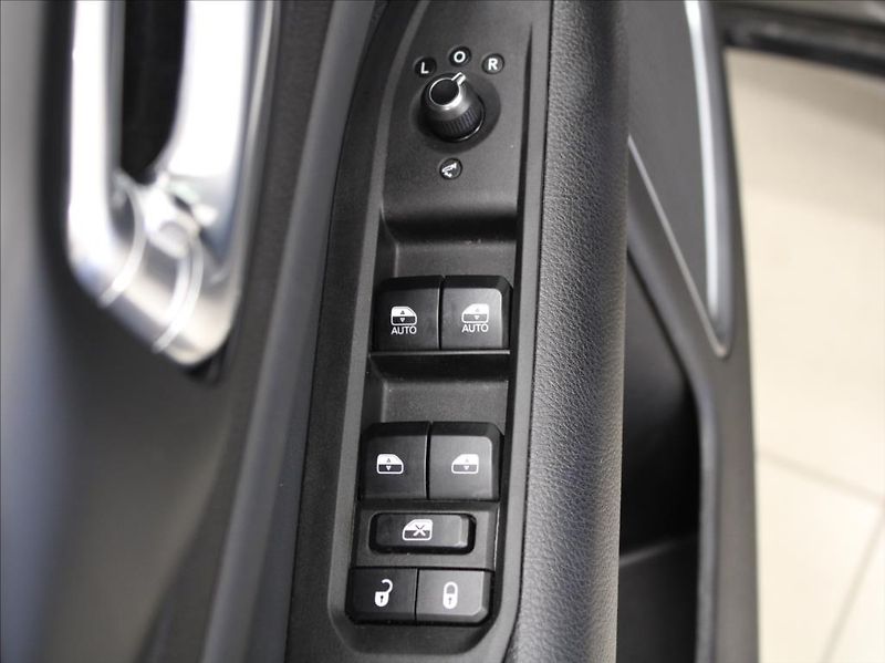 Jeep Compass 1,5 Turbo Hybrid Summit 30tkm. - fotka 16 z 23