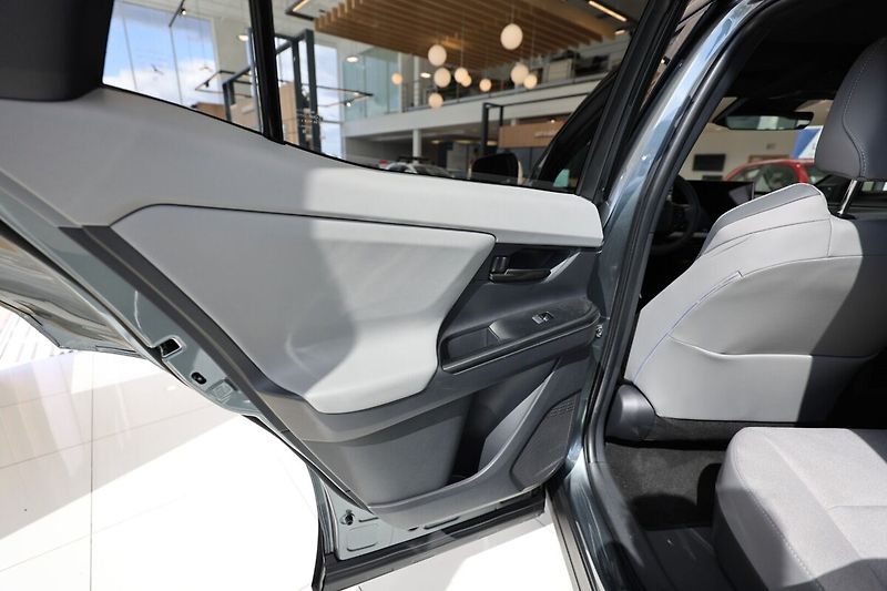 Toyota C-HR EXECUTIVE VIP světlý interiér - fotka 17 z 19