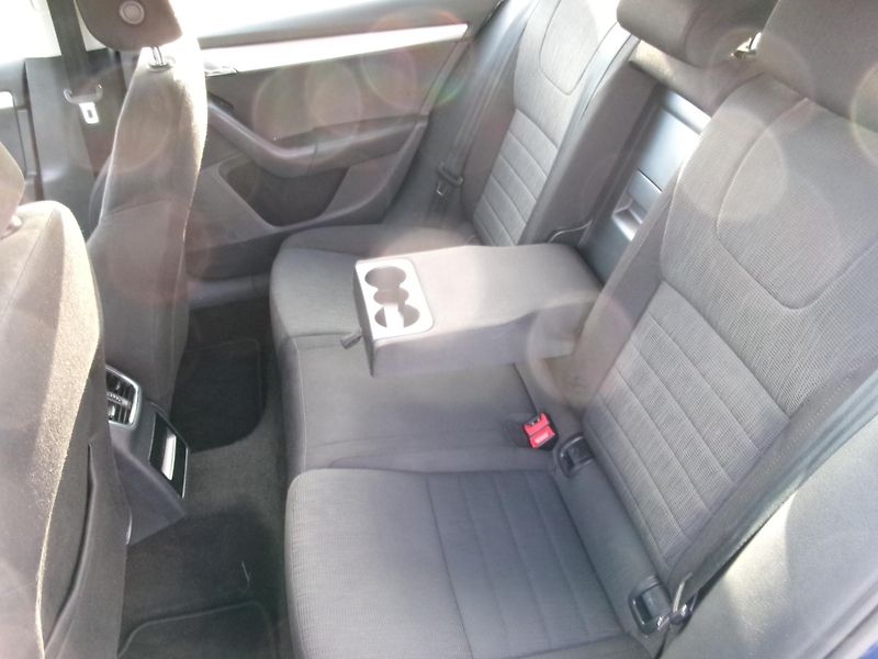 Škoda Octavia (2014) 1,6TDI AC HF BT TEMP VÝHŘEV  - fotka 17 z 31