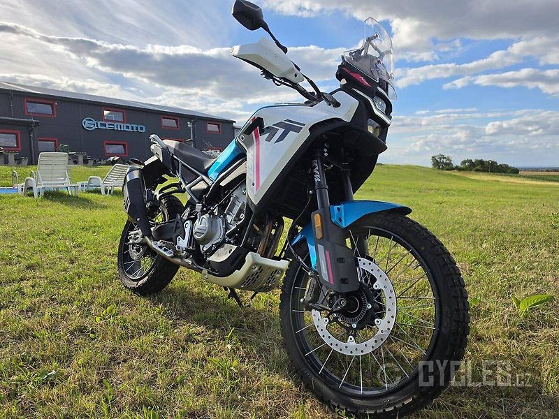 CFMOTO 450 MT-R (2024) - fotka 3 z 14