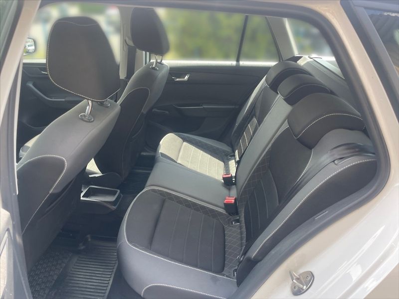 Škoda Fabia 1,0 TSI 70 Ambition - fotka 8 z 11