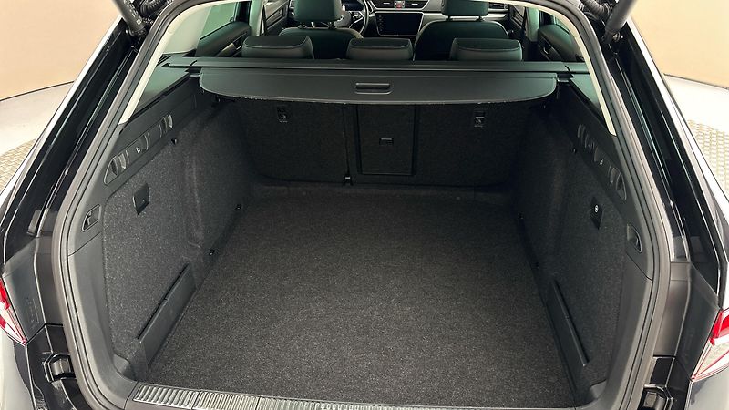 Škoda Superb 2.0 TSI DSG Style Combi - fotka 16 z 29