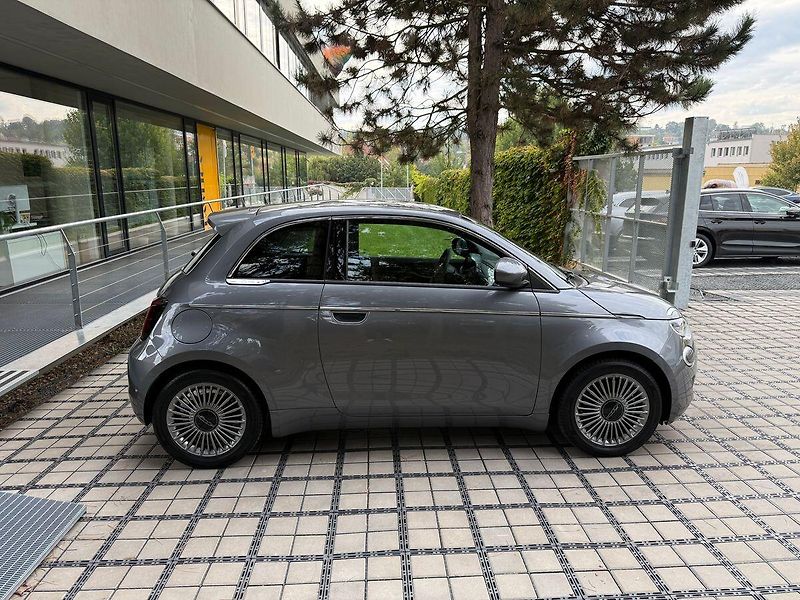 Fiat 500 Icon Plus 42kWh Kamera - fotka 33 z 34