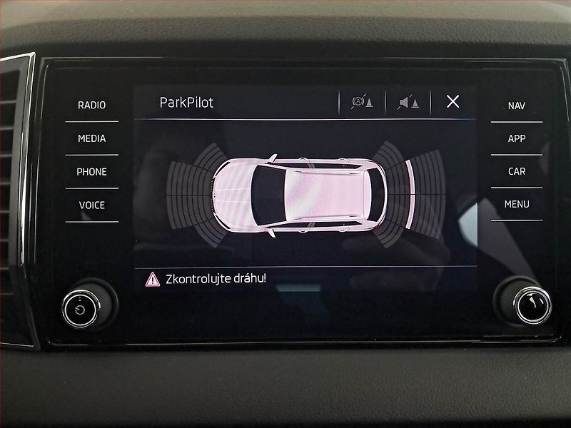 Škoda Karoq (2018) Style 1.0 TSI, Navi, Tempomat - fotka 13 z 17