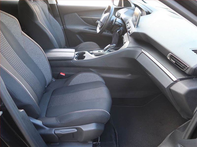 Peugeot 3008 (2020) 1.2 PureTech, Automat, Navi - fotka 9 z 18