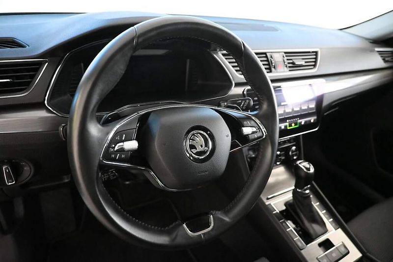 Škoda Superb (2022) 2.0 STYLE 147 KW DSG MATRIX LE - fotka 13 z 35