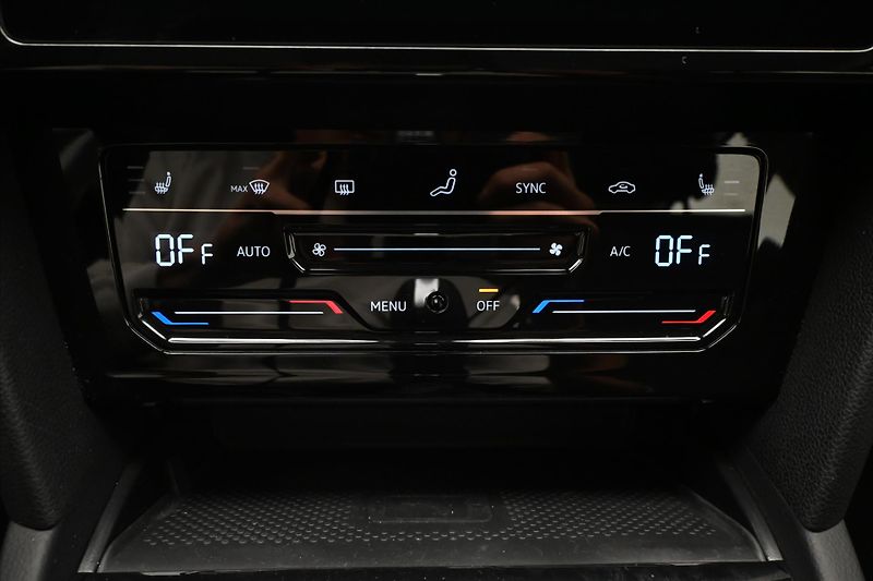 Volkswagen Passat 2,0 TDI 147kW DSG 4x4 Business - fotka 18 z 25