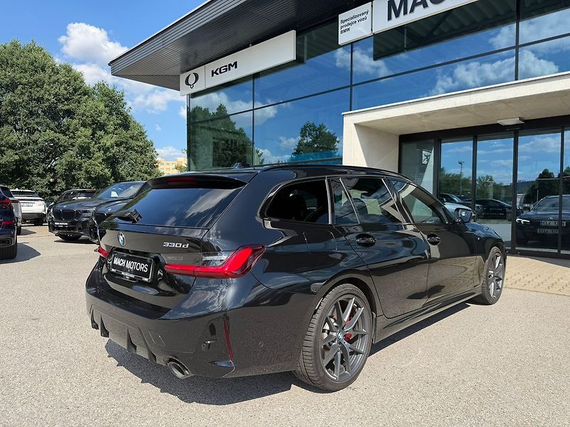 BMW Řada 3 330d xDrive Touring TOP STAV - fotka 13 z 32