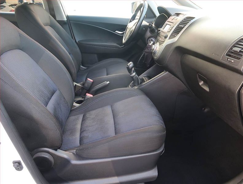 Hyundai ix20 (2014) 1.4 CVVT, LPG, ČR,1.maj - fotka 9 z 16