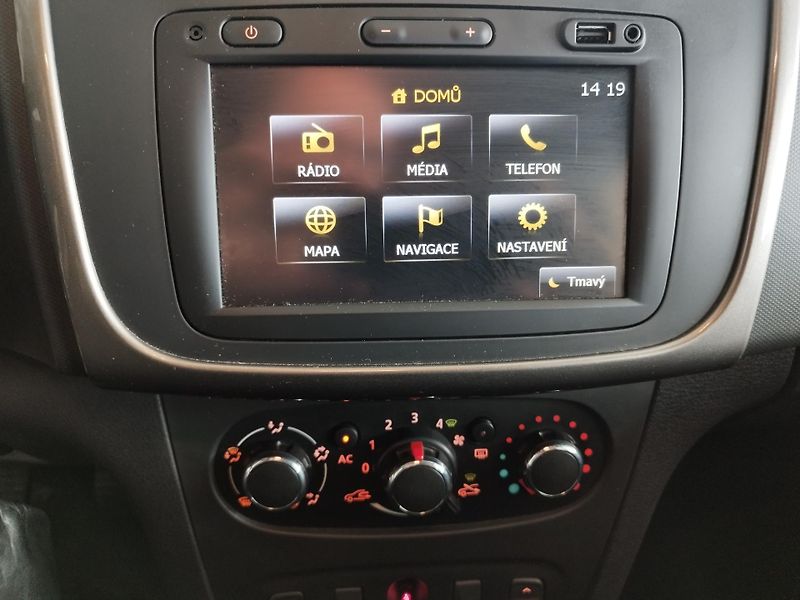 Dacia Logan (2014) 1,5DCi 66KW NAVI KLIMA TAŽNÝ - fotka 23 z 31