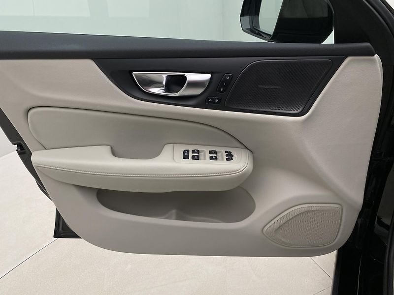 Volvo V60 B4 DARK PLUS AUT CZ - fotka 7 z 51