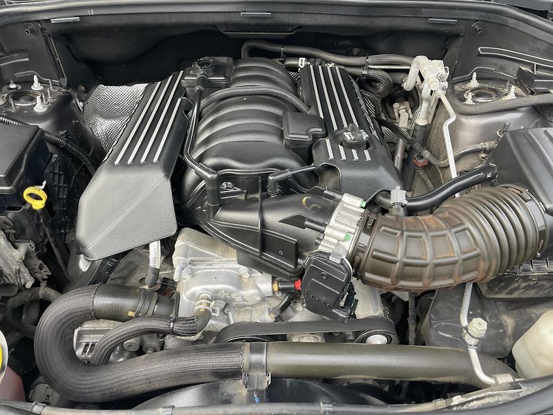 Jeep Grand Cherokee 6.4i 480PS HEMI SRT CZ 78000KM - fotka 77 z 187