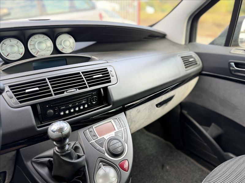 Citroën C8 2,0 HDI 100kW XENONY,TAŽNÉ - fotka 12 z 27
