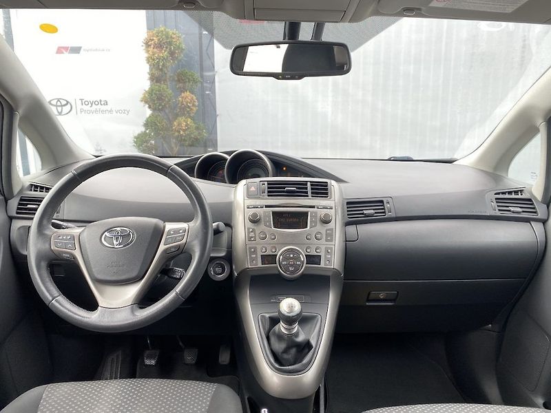 Toyota Verso 2.0D, ČR, Sol, 2x kola - fotka 10 z 15
