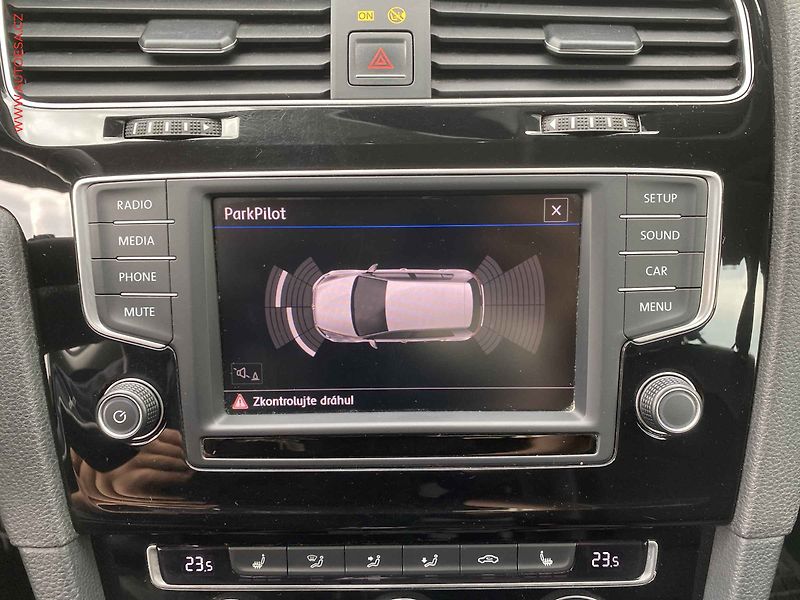 Volkswagen Golf (2017) 1.4 TGi, ČR, Highline - fotka 17 z 17