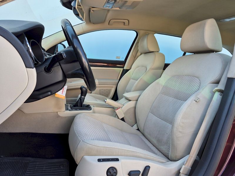 Škoda Superb (2010) Elegance 2.0 TDI 103kW Combi - fotka 13 z 22