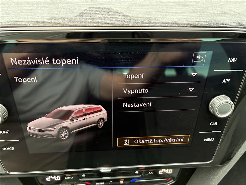 Volkswagen Passat 2,0 PANORAMA,WEBASTO,TAŽNÉ - fotka 27 z 28