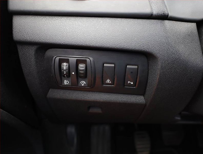 Renault Fluence (2011) 1.6 16V, nová STK, Tažné - fotka 13 z 15